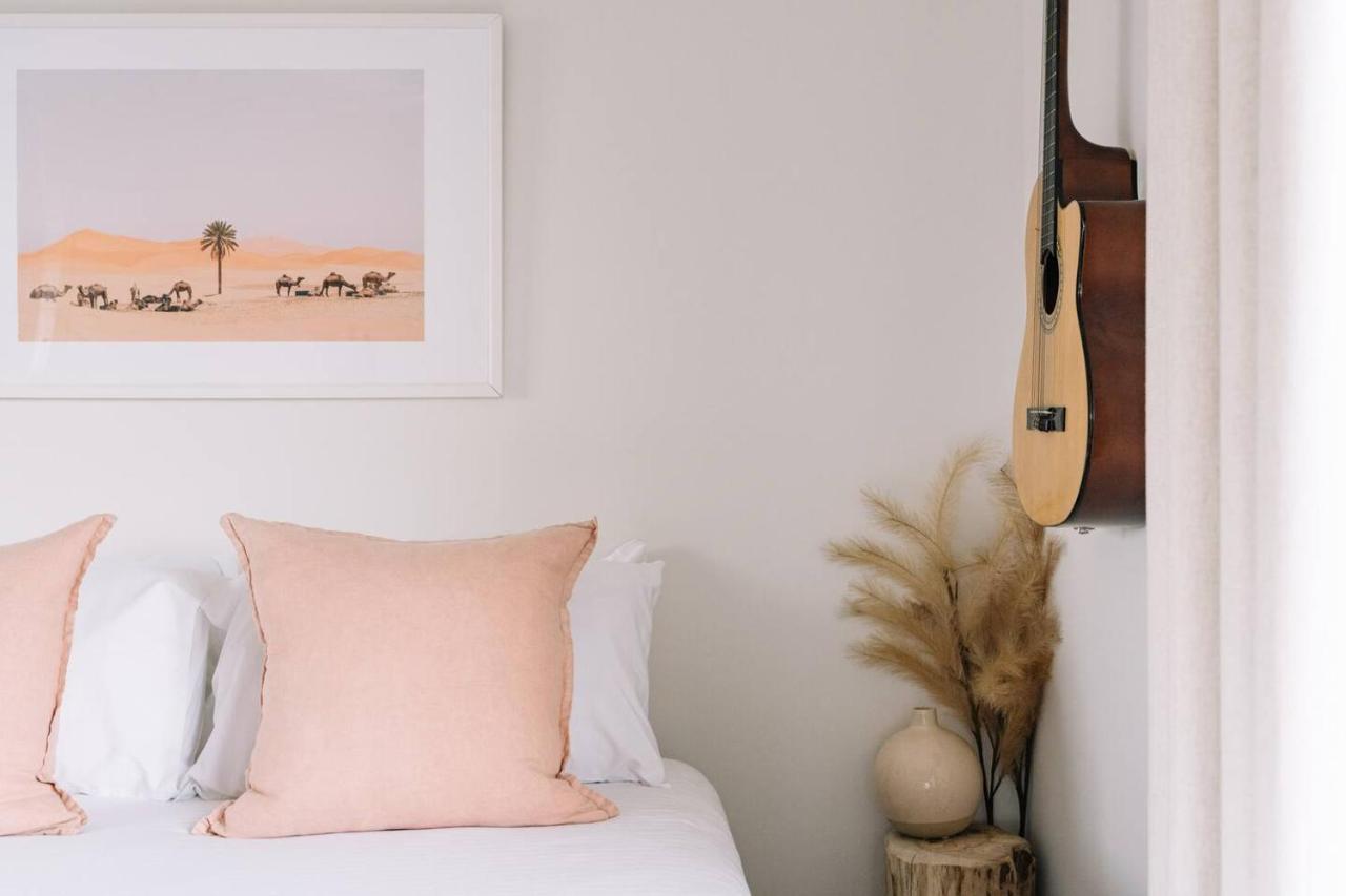 Breezy Bohemian Abode - Minutes From Burleigh Beach Apartment *