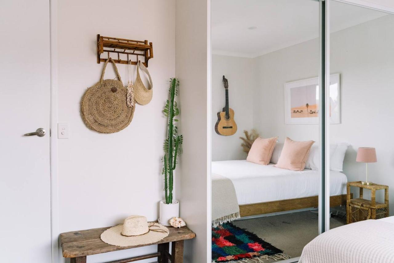 Breezy Bohemian Abode - Minutes From Burleigh Beach Apartment