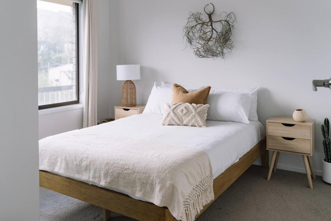 Breezy Bohemian Abode - Minutes From Burleigh Beach *