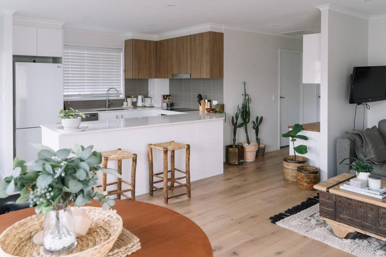 Breezy Bohemian Abode - Minutes From Burleigh Beach